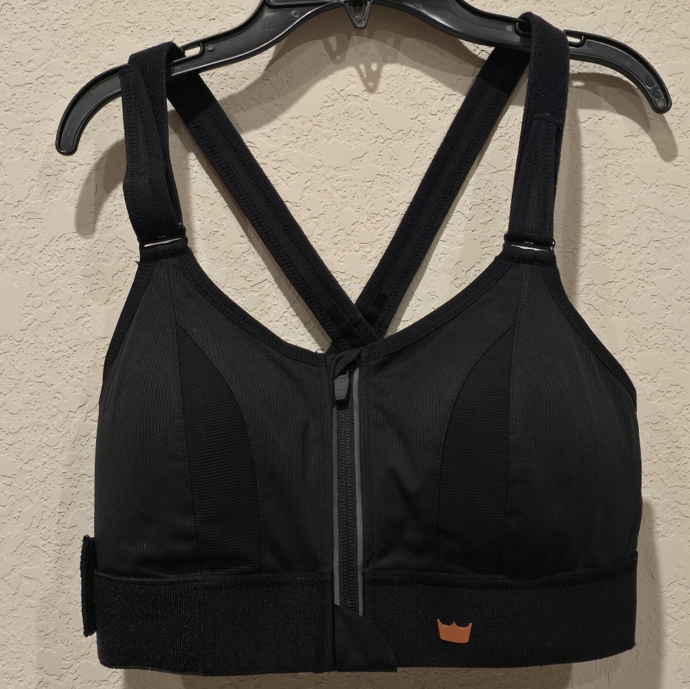✨️SOLD!!!✨️Shefiit Black Zip-Front Adjustable Sports Bra NWOT Condition